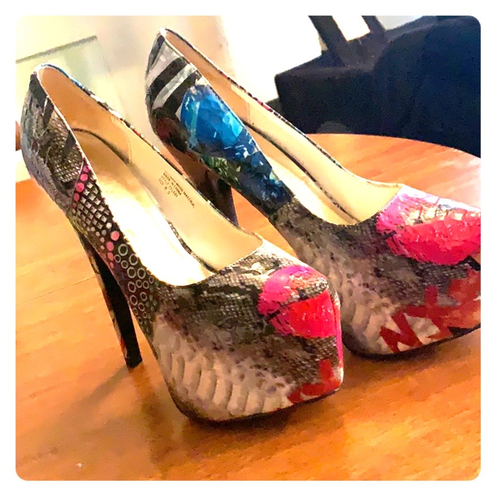 Hot kiss stilettos with platform toe